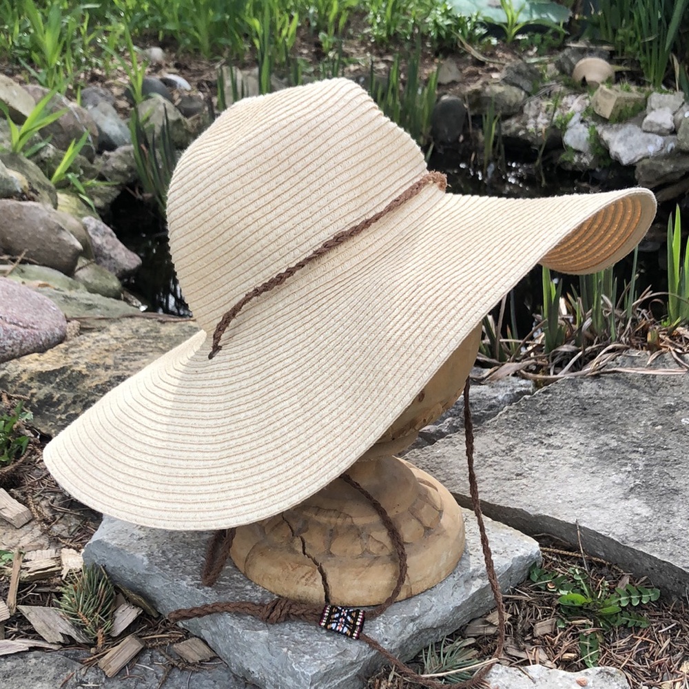 Free Authority Sun Hat-Natural Beige Color-Neck Bolo in Faux Leather-EUC